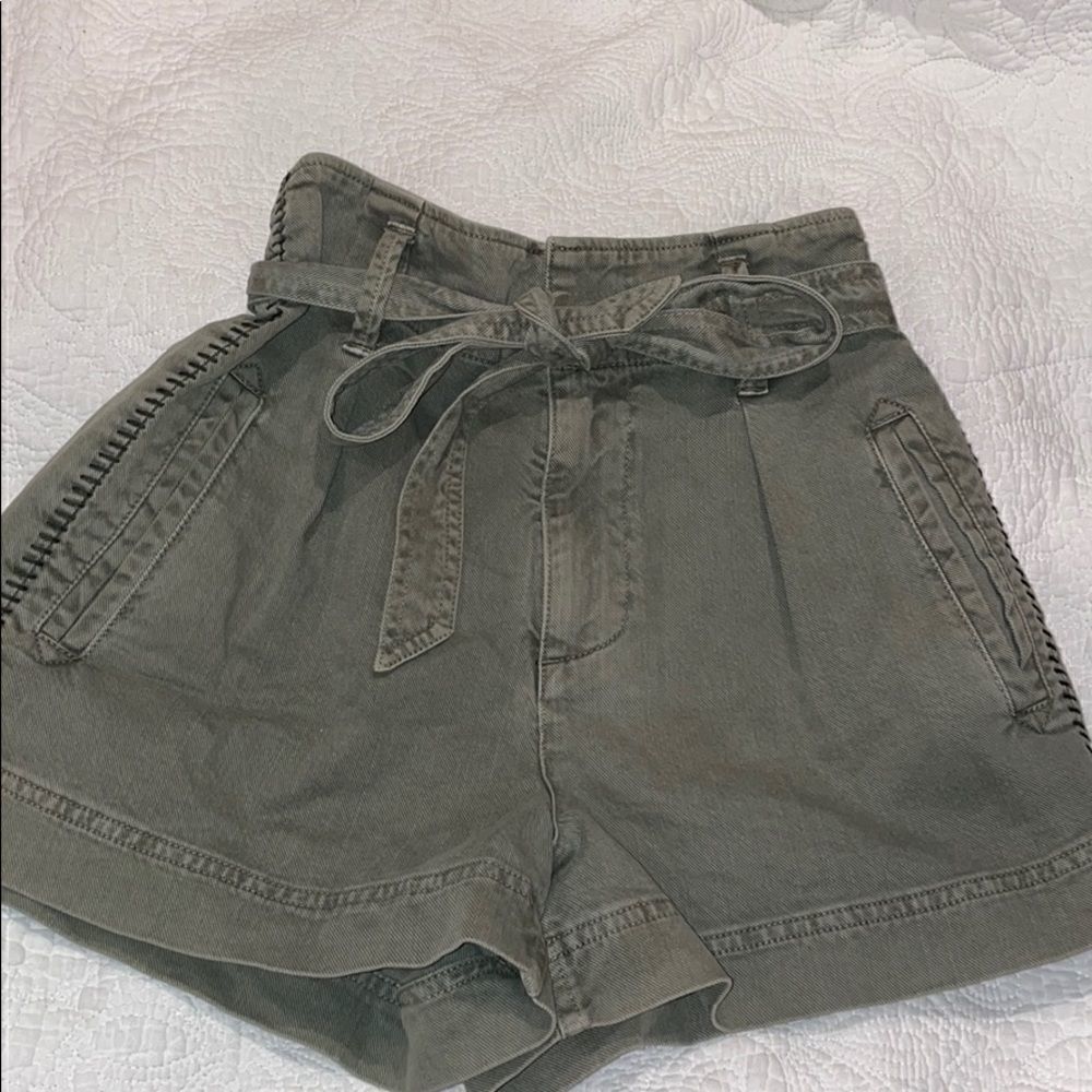 Army Green highwaisted shorts Splendid size S
